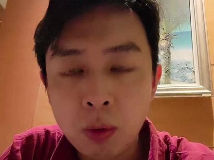 学习AI的真相!99%的人都学错了! 我花了 31个月、930多天,把能摸到的主流AI工具几乎都学了一遍:
ChatGPT、Midjourney、数字人、声音克隆、定制智能体……
结果我发现一个很残酷、但必须说出来的真相:
👉 对绝大多数普通人来说,根本不需要去死磕“AI技术”本身。
现在很多人学AI:
有的是被“不会AI就失业”的恐慌推着走,
有的是被“学AI一夜暴富”的故事忽悠着冲进来。
但你会发现——
技术更新得比你学习还快,
花了几千上万报的课,三个月后全成了“过期知识”。
这条视频里,我想把这 31 个月踩过的坑、看清的泡沫、
以及普通人真正应该怎么学AI、学什么方向,一次讲清楚。
如果你也在犹豫:
“到底要不要学AI?”
“学什么才不会被时代抛弃?”
建议你把这条视频看到最后,
也许能省下你未来一两年的瞎折腾。
#AI#AI时代 #AI焦虑 #认知提升 #张易发