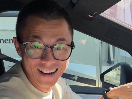 @陈震同学 在洛杉矶开赛博皮卡