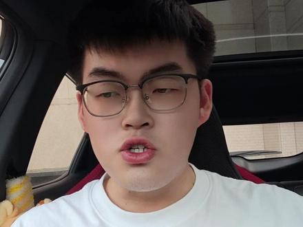 我不是詹黑,也不是科改委! 有不同观点可以讨论,理性讨论
#科比 #詹姆斯 #库里#杜兰特 #历史地位