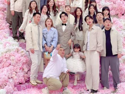 我就站在不远处看着我的好朋友幸福💕
#宋黛求婚 #幸福具象化 #好朋友 #求婚