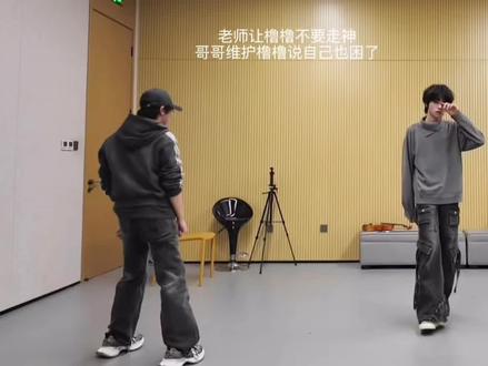 穆祉丞真的一直在维护lulu
lulu也很真诚地希望师兄可以照顾好身体
两人虽然有点放不开 但是都在默默关心彼此
橹穆就这样相互依靠吧🩵🩷
#橹穆 #新音纪录片 #lm99