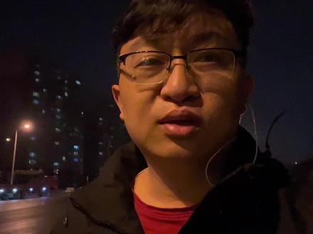 乌鲁木齐这个物价,你们如何做到开心的?路边摊鸡蛋灌饼最低8块。#随拍 #新疆 #vlog日常 #记录真实生活 #乌鲁木齐