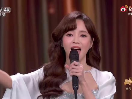 侯佩岑春晚唱歌!太惊喜了#侯佩岑 #春晚
