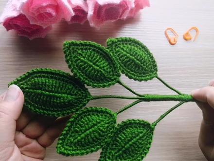 钩针玫瑰花叶子的组合教程~红花当然要绿叶来配,只为让花儿更美