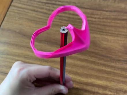 两种平衡鹰折纸,给一个支点,就能稳稳停在上面,就像悬浮一样。#手工 #童年那些事 #折纸