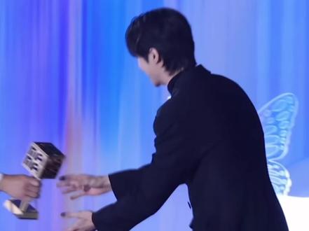 2024 MAMA 佑锡拿奖拿到手软 准备把手机里面存的都发出来 字幕是自己翻译的,可能准确度只有88% #欧巴我将永远追随你 #创作者中心 #创作灵感 #边佑锡 #向全世界安利边佑锡