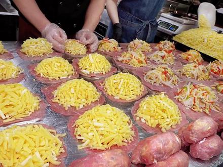 #美食 #街头美食 韩国街头YouTube总点击率为3500万的炸猪排,著名的首尔牛奶100%自然奶酪炸猪排屋