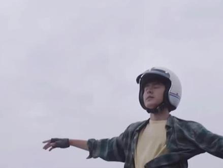 因奉献而无情错开的爱人,无奈之余依然能够让人感觉温暖。#好书推荐#电影四海 #刘昊然 @DOU+小助手