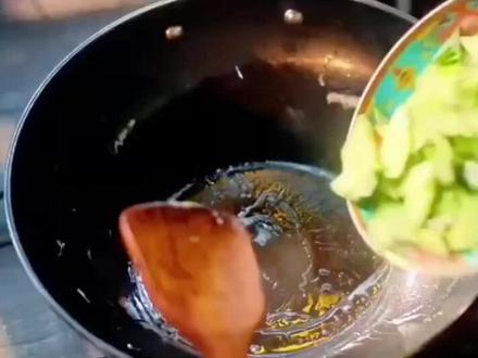 极限拉扯啊!这是 #双轨 #虞书欣 #何与