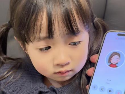 最帅的小女孩给大家拜年啦~#芽芽#新年 #豆包ai