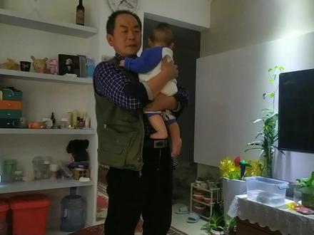 隔辈亲的真实原因,爷爷奶奶宝爸宝妈都看看,分享更多带娃知识 #爸爸带娃 #隔辈亲 #监控摄像头 #爷爷带娃 #隔代亲 #超有爱 #有一种爱叫隔代亲