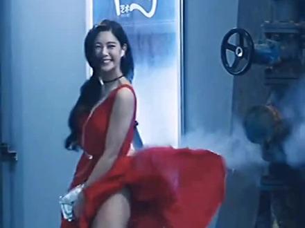 重温《情圣》李成敏的红裙名场面,每一帧都美到窒息,这才是真正的风情万种!#视频剪辑 #那些年我们追过的剧 #惊艳瞬间