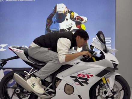 不同身高体重骑在500rr上的视觉效果 #张雪500rr #张雪机车