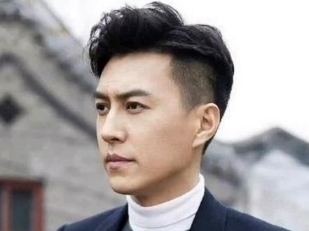 靳东真的是越老越有味道,为什么他年轻的时候不愠不火,现在却成了女粉收割机?#这样的男神你们喜欢吗