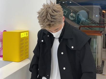 适合拍照特出片 高级凌乱感发型打理教程