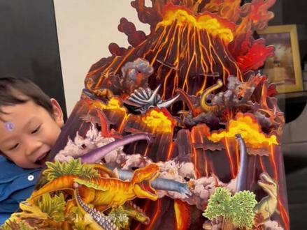 我儿子可是一个恐龙迷,收到这本立体书简直开心的不得了,不仅好玩还能学到东西#玩具 #边学边玩 #恐龙 #恐龙书 #孩子新年礼物