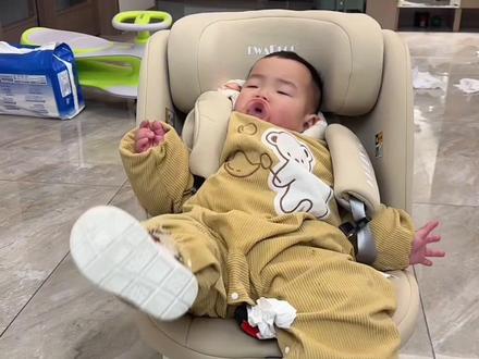 买很贵的安全座椅结果宝宝不爱座,只能放家里吃灰?#你们的孩子也是这样吗😂😂😂😄 #安全座椅如何正确使用 #宝爸分享 #带娃技巧