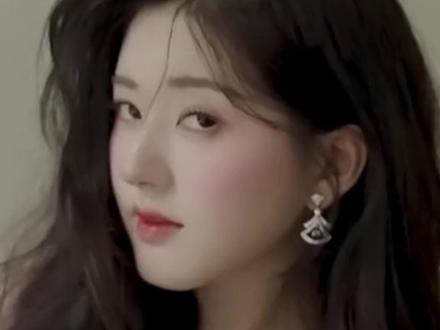 甜妹攻略!轻松拿捏少女氛围感! 今天就来分享一下如何通过调整这两个因素,轻松拿捏高浓度少女氛围感吧!
👉首先,我们要了解自己的脸型和牙齿情况
👉然后,选择合适的牙弓宽度和颊廊大小
这样才能让笑容更加自然、甜美。#美商 #少女感到底是什么 #笑容杀 #赵露思 #徐梦洁
