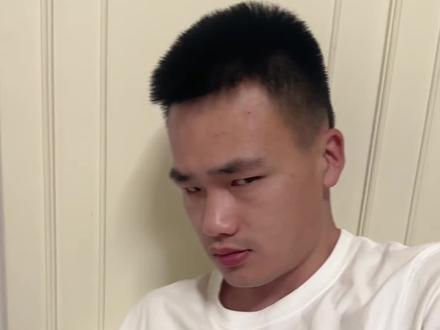 不好意思啦,本来就想好好拍一个搞笑视频的,结果被李憨憨突然的一句话给整破防了,有谁能理解他那句话的杀伤力#我是真绷不住了 #说话没轻没重 #婚姻#下辈子你还会娶现任媳妇吗