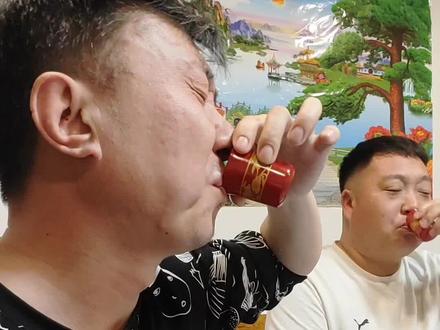 兄弟干杯不为酒,只为这歌太上头!🎤🤣
#真实生活分享计划#兄弟局正能量 #兄弟们向快乐出发