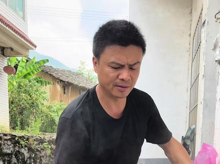 农村酒席上的酸辣肥肠,我这样做,大家都说下饭#农村酒席