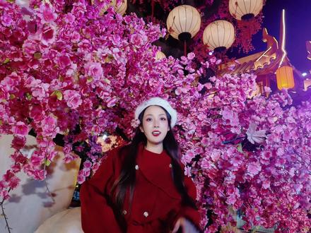 在桃花源邂逅陶公笔下的浪漫~ #全新桃源奇遇记震撼开演#赴一场小胖城的天宫盛演#沉浸式江湖桃源村震撼上线#千架无人机为你告白#梦幻桃花源