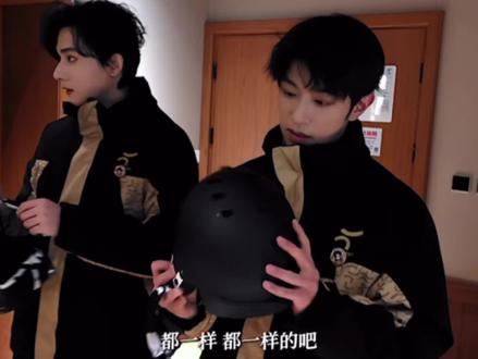 奖励滑雪五老根vlog
00“江老师怎么样感觉”
oc“上完课 感觉我现在强的可怕 简直就是so easy”
#李沛恩 #江衡 #滑雪 #vlog #奖励