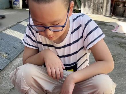 暑期亲子互动,废品制作电动小船#动手能力培养 #废品回收再利用 #记录真实生活 #是时候展现真正的技术了