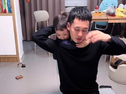 欺不欺负别人不知道
反正不能被人欺负
天天被我推惯了摔惯了
人家推应该就无所谓了吧
#居家锻练 #自我保护 #防霸凌