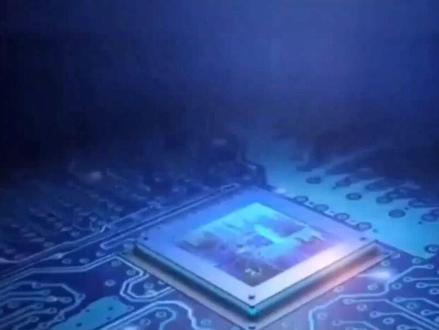 日本AIST与英特尔携手开发下一代量子计算机 近日,日本产业技术综合研究所(AIST)与英特尔公司宣布,将携手合作共同开发下一代量子计算机。据双方透露,该项目计划于2025年春季在日本茨城县正式启动运营。
此次合作将采用英特尔先进的芯片技术,目标是打造一台拥有数万个量子比特的量子计算机。这一雄心勃勃的计划,旨在显著提升量子计算机的运算效率和准确性,推动量子计算技术在多个领域的应用。
AIST与英特尔将共同研究量子点的新材料及其实现技术,并致力于改进大规模量子计算机的制冷技术以及量子比特控制的低温电子学。此外,双方还计划在日本建立芯片研发基地,为量子计算机的研发提供更加坚实的硬件基础。
此次合作不仅标志着量子计算技术领域的又一重要进展,也为未来量子计算机的商业化应用奠定了坚实的基础。#量子计算机 #芯片封装 #半导体设备#真空共晶炉