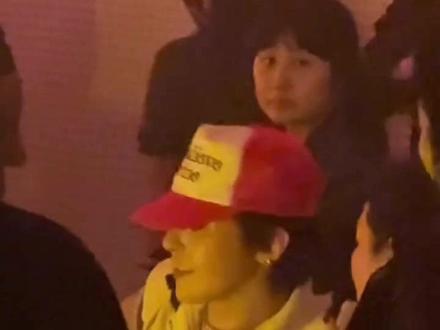 自带酒水的权志龙走到哪都是焦点 260526 G-DRAGON权志龙参加Chanel after party#权志龙 #权志龙香奈儿 #权志龙party #gd #权志龙的粉丝