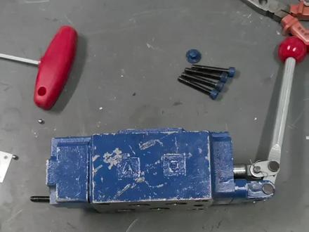 三位四通手动M型板式10通径换向阀分析视频献给大家#专业生产厂家 #手动换向阀 #液压阀 #联合系列液压阀 #原创作品