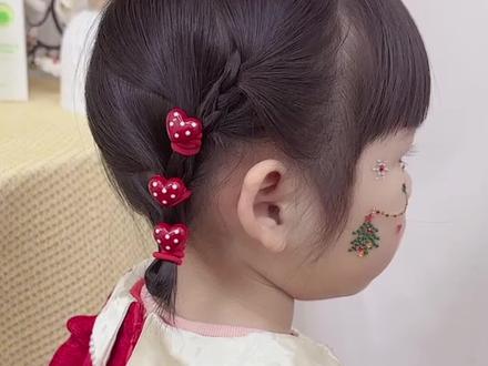 短发女宝新年这样扎,简单易学又好看#手残党也能学会的发型 #发型教程 #编发教程 #儿童编发 #新年发型