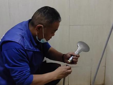 热水器使用,排气一定记住这个流程,排空桶内空气,水注满桶后,方可插电升温#同城热门 #感谢抖音 #同城热门同城推荐 #平阴县家来洗清洗维修