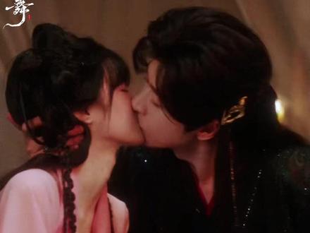 #网剧风舞 处处吻!看得人心脏喷血!我将辞职在家反复研究这个视频 #曾宥臻 #范晓东 #因为一个片段看了整部剧