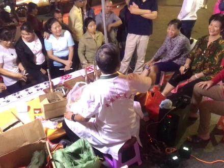 摆地摊控场留人时这样做,会让你更容易成交。强烈建议新人学会