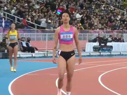 吴艳妮丢冠哭了!教练杨辉说:刘景扬实力不如她 夺冠是超常发挥