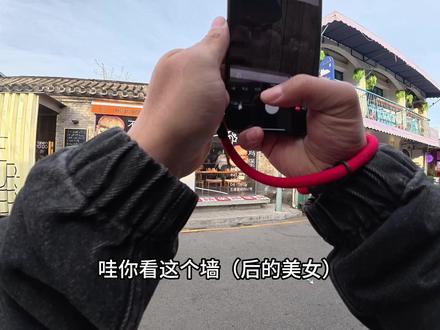 小米17U徕卡版,徕卡M9黑白直出!太毒了! 这一期第一视角摄影,我带着刚到手的
Xiaomi 17 Ultra by Leica来到了最熟悉的北京鼓楼附近扫街。
在这个徕卡特别版的小米17U上,有和徕卡一瞬,简单的说就是两个深度调教的滤镜!模仿徕卡M9的色彩和M3的黑白。
这一期视频就是来试试M3的黑白模式!看看他的出片到底怎么样?
#手机摄影 #小米17ultra徕卡特别版 #小米17ultra #小米徕卡 #街头摄影