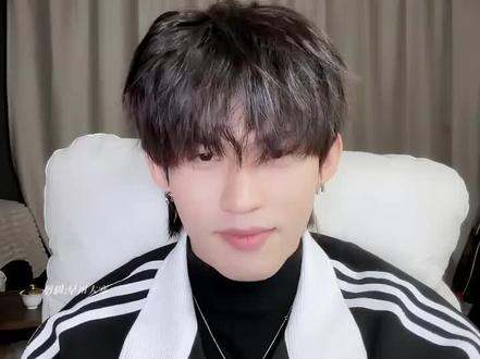 来看看我们早前叛逆期的樊总,怼天怼地怼粉丝,主打一... #云旗##郝熠然 #52 #爱了