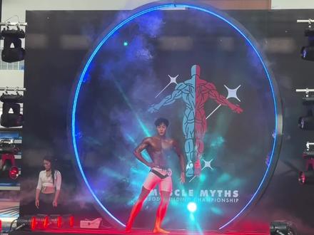 出场学一下刘梦易#健体 #健美比赛