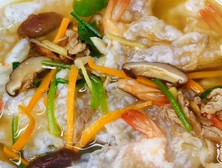 温州名小吃#敲虾 做法和敲鱼差不多,做出来虾肉滑嫩,汤清味鲜#温州美食 #创作灵感