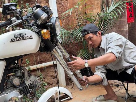 给摩托车过年审,再把车简单的翻新一遍,做一个有追求的人 #摩托车 #翻新 #嘉陵70 #复古