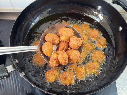 过年炸货少不了它!豆腐肉丸子,软嫩不腻全家爱 #过年炸货少不了它 #豆腐肉丸子 #软嫩不腻全家爱 #炸猪肉豆腐丸子 #年味鲜到家