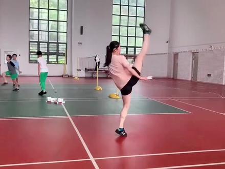 #毽球 #毽球进攻 #热门
沛姐教你详细踏球动作!