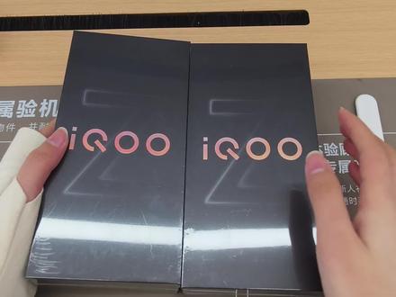 无滤镜一镜到底沉浸式开箱续航为9020毫安的续航小超人。#vivo #iQOOZ11 #iQOOZ11x #沉浸式开箱