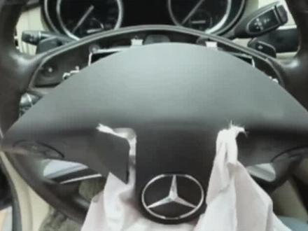 奔驰 碰撞保护解除方法
#奔驰#专业的事交给专业的人 #汽车保养与维修