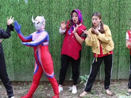 短剧:绿头怪要吃妈妈,傻妞变身“迪迦奥特曼”击败绿头怪,厉害