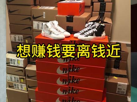 年轻人的第一桶金,去做“灰产”吧 想要赚钱就要离钱近,跟聪明人玩,远离愚蠢的人
#赚钱 #鞋圈 #加密 #ai