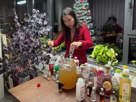 考验人性的时候到了 女巫的毒药加酒版
#女巫的毒药 #聚会喝酒游戏 #新的一年里红红火火 #调酒接力挑战