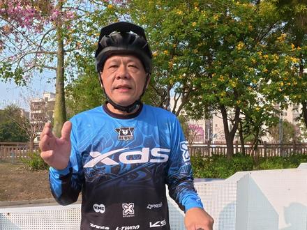 喜德盛的土坡车原厂的怎么调整改装?玩动作,变速车改成单速车 #廖武雄#改装#喜德盛土坡车 #土坡 #双轮驱动bike